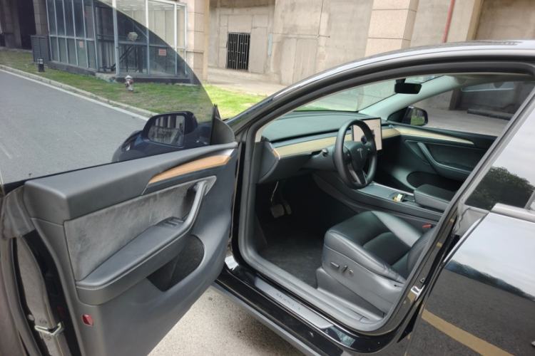 Used Tesla Model Y 2022 Rear-Wheel-Drive Version Interior 6