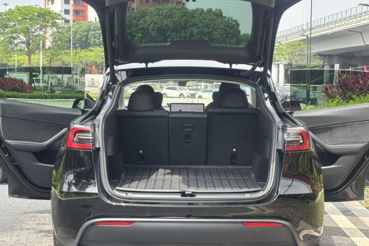 Used Tesla Model Y 2022 Rear-Wheel-Drive Version Interior 6