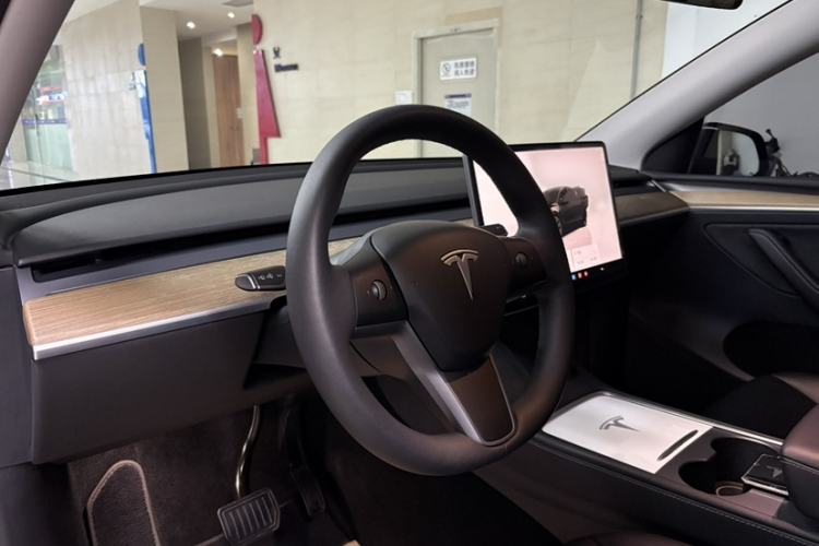 Used Tesla Model Y 2022 Rear-Wheel-Drive Version Interior 7