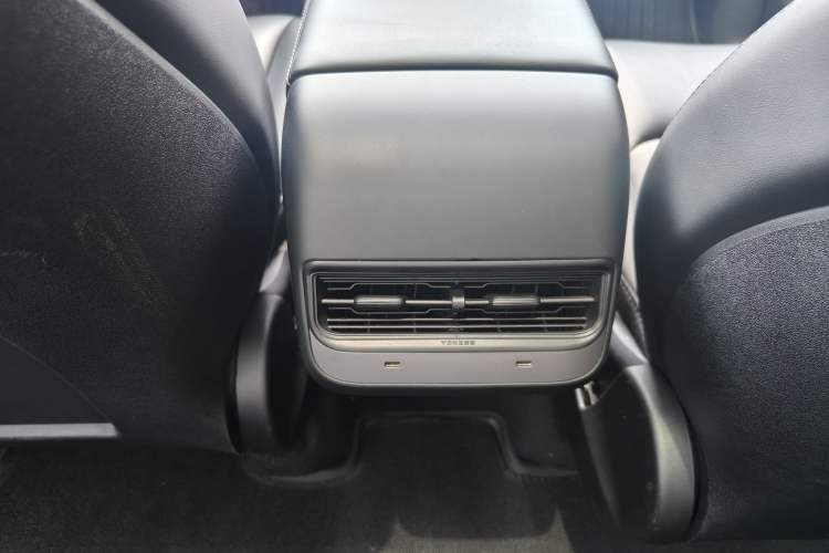 Used Tesla Model Y 2022 Rear-Wheel-Drive Version Interior 7