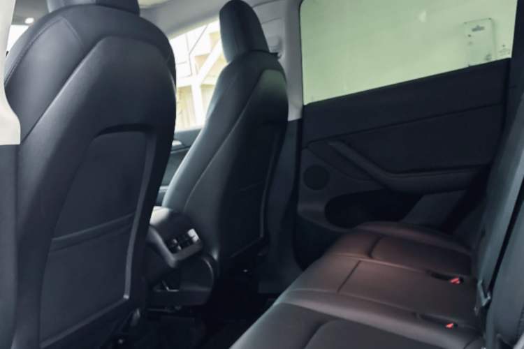 Used Tesla Model Y 2022 Rear-Wheel-Drive Version Interior 7