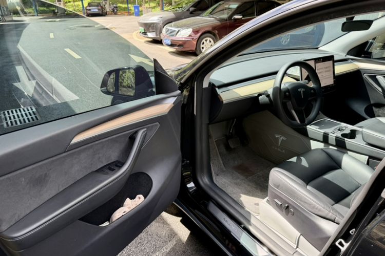 Used Tesla Model Y 2022 Revised Version Long-Range All-Wheel Drive Interior 7
