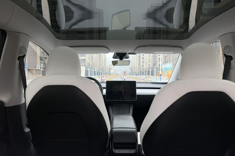 Used Tesla Model Y 2022 Rear-Wheel-Drive Version Interior 8