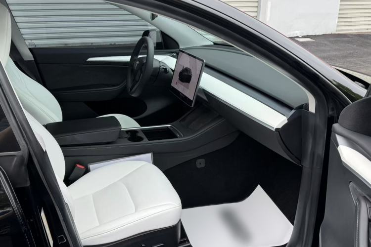 Used Tesla Model Y 2022 Rear-Wheel-Drive Version Interior 8