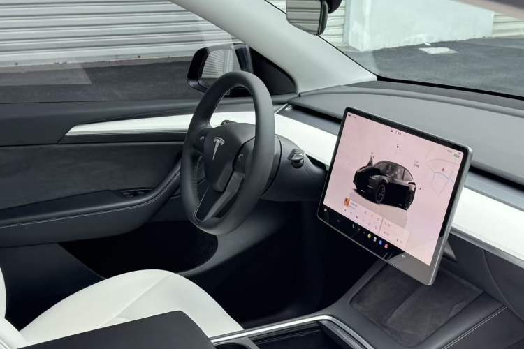 Used Tesla Model Y 2022 Rear-Wheel-Drive Version Interior 9