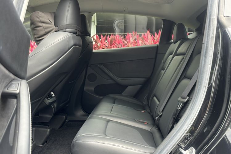 Used Tesla Model Y 2022 Rear-Wheel-Drive Version Interior 9