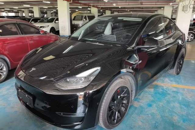 Used Tesla Model Y 2022 Long-Range All-Wheel-Drive Version