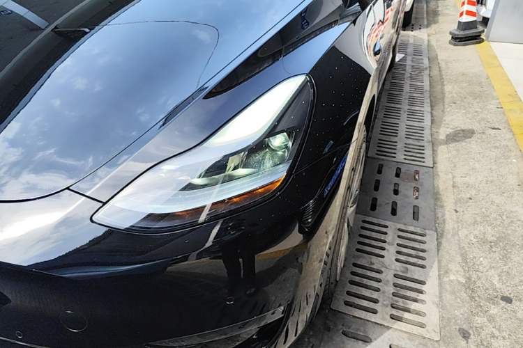Used Tesla Model Y 2022 Long-Range All-Wheel-Drive Version Left Front Headlight