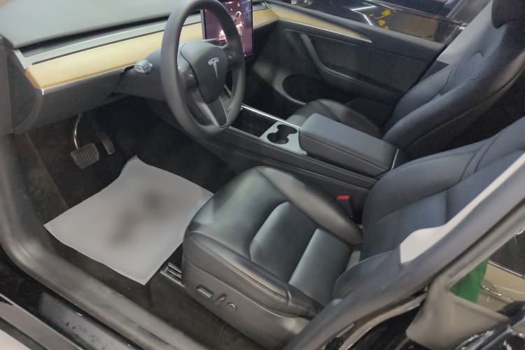 Used Tesla Model Y 2022 Rear-Wheel-Drive Version Left Front Seat