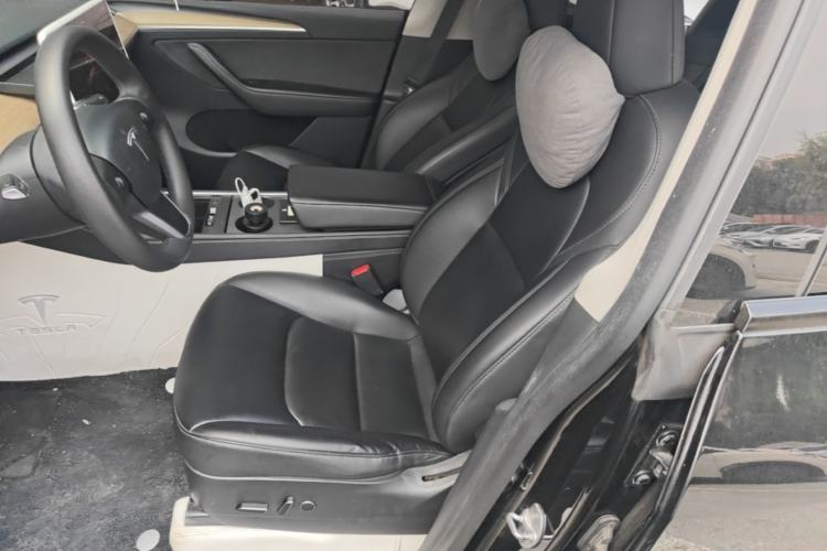 Used Tesla Model Y 2022 Long-Range All-Wheel-Drive Version Left Front Seat
