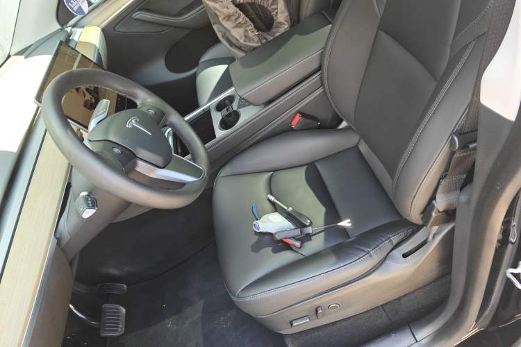 Used Tesla Model Y 2022 Rear-Wheel-Drive Version Left Front Seat