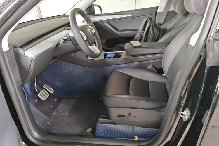 Used Tesla Model Y 2022 Rear-Wheel-Drive Version Left Front Seat