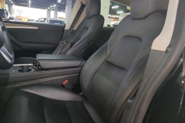 Used Tesla Model Y 2022 Long-Range All-Wheel-Drive Version Left Front Seat