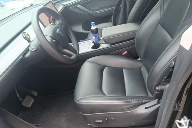 Used Tesla Model Y 2022 Rear-Wheel-Drive Version Left Front Seat