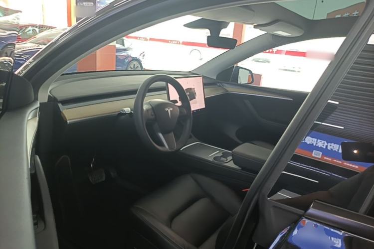 Used Tesla Model Y 2022 Rear-Wheel-Drive Version Left Front Seat