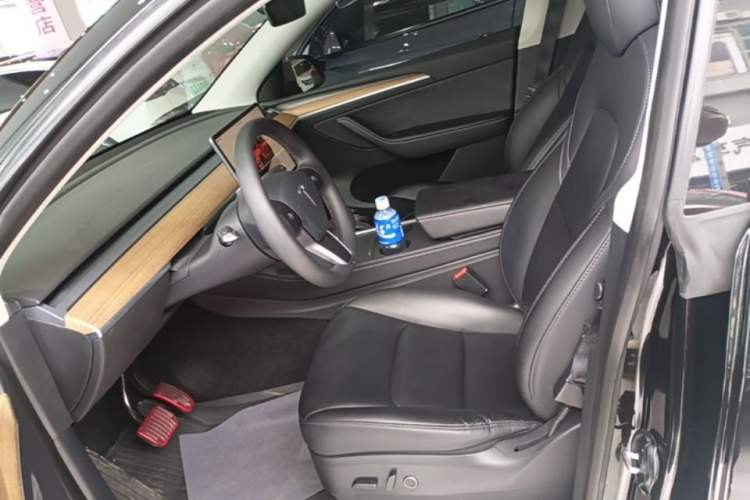 Used Tesla Model Y 2022 Long-Range All-Wheel-Drive Version Left Front Seat