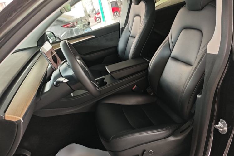 Used Tesla Model Y 2022 Rear-Wheel-Drive Version Left Front Seat