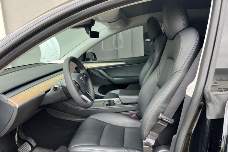Used Tesla Model Y 2022 Rear-Wheel-Drive Version Left Front Seat