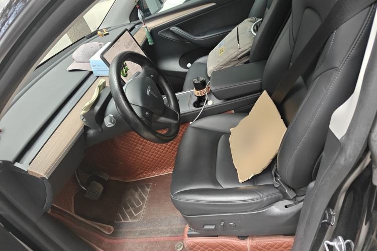 Used Tesla Model Y 2022 Long-Range All-Wheel-Drive Version Left Front Seat