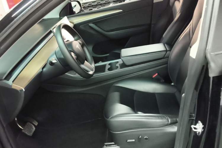 Used Tesla Model Y 2022 Rear-Wheel-Drive Version Left Front Seat