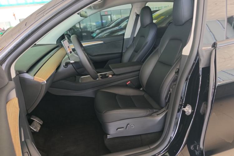 Used Tesla Model Y 2022 Rear-Wheel-Drive Version Left Front Seat