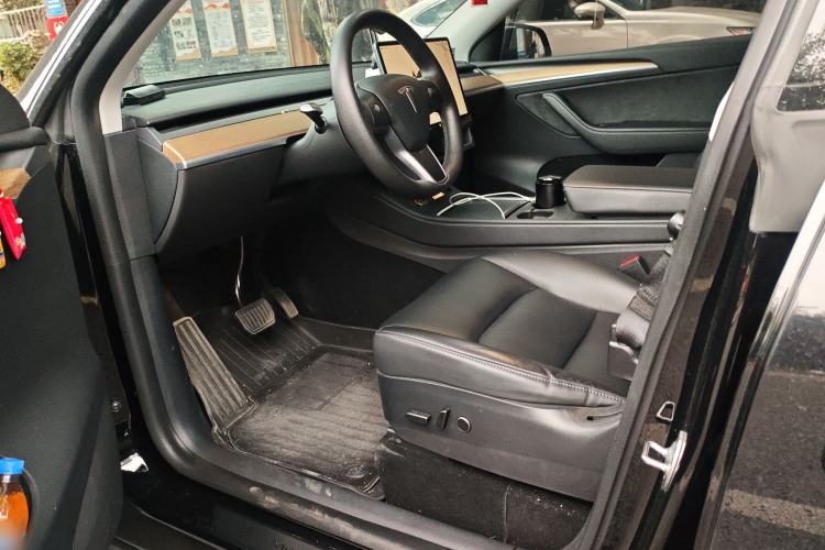 Used Tesla Model Y 2022 Rear-Wheel-Drive Version Left Front Seat