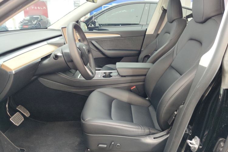 Used Tesla Model Y 2022 Rear-Wheel-Drive Version Left Front Seat