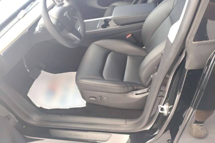 Used Tesla Model Y 2022 Long-Range All-Wheel-Drive Version Left Front Seat