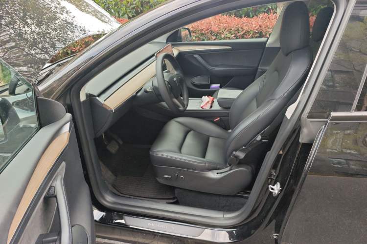 Used Tesla Model Y 2022 Rear-Wheel-Drive Version Left Front Seat