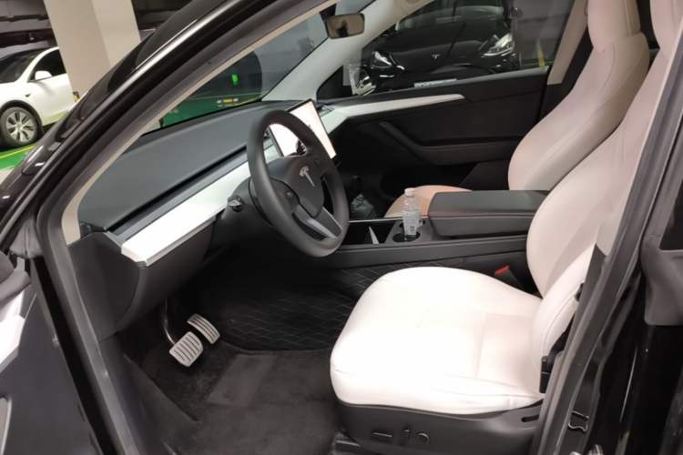Used Tesla Model Y 2022 Performance High-Performance All-Wheel-Drive Version Left Front Seat