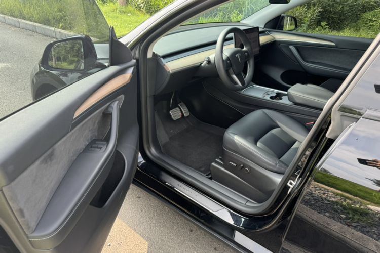 Used Tesla Model Y 2022 Revised Version Long-Range All-Wheel Drive Left Front Seat