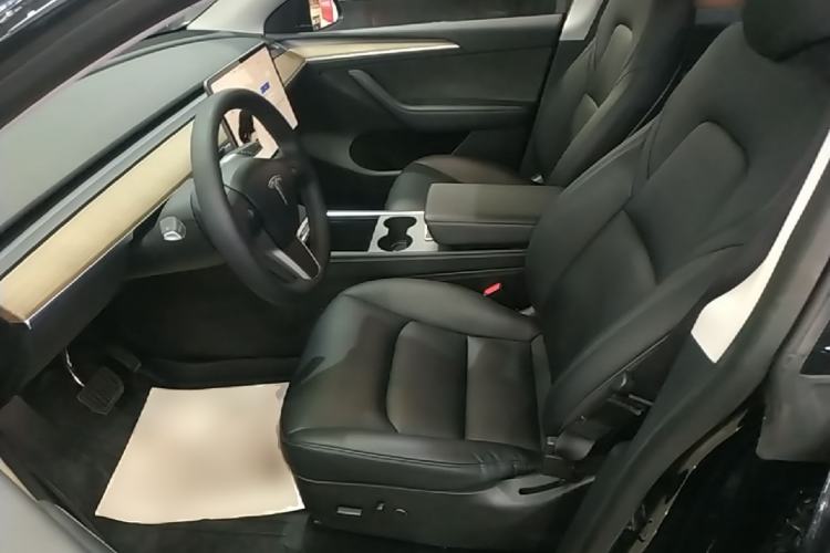 Used Tesla Model Y 2022 Rear-Wheel-Drive Version Left Front Seat
