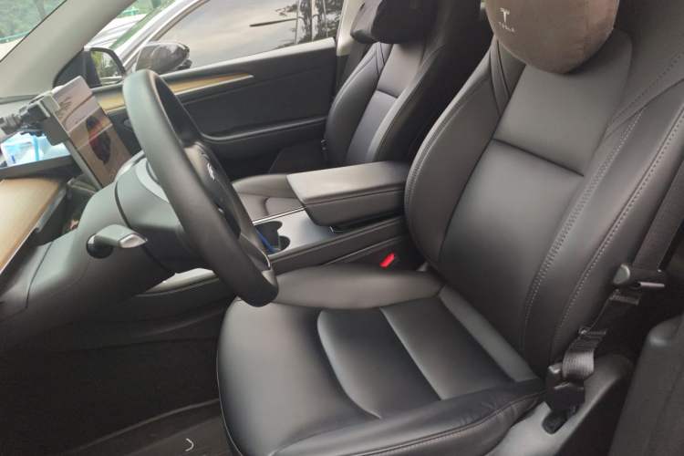 Used Tesla Model Y 2022 Rear-Wheel-Drive Version Left Front Seat