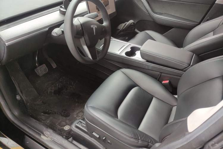 Used Tesla Model Y 2022 Rear-Wheel-Drive Version Left Front Seat