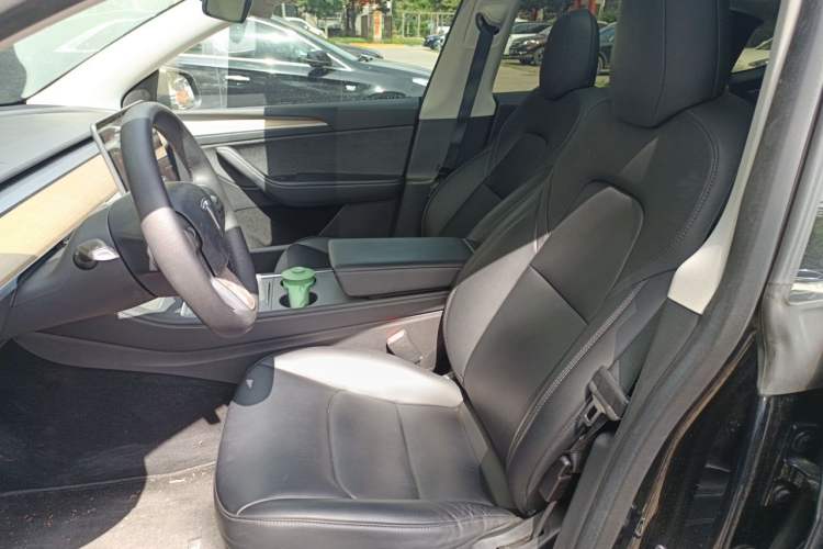 Used Tesla Model Y 2022 Long-Range All-Wheel-Drive Version Left Front Seat