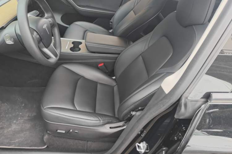 Used Tesla Model Y 2022 Rear-Wheel-Drive Version Left Front Seat