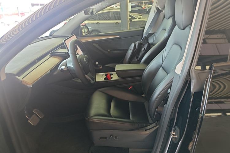 Used Tesla Model Y 2022 Long-Range All-Wheel-Drive Version Left Front Seat