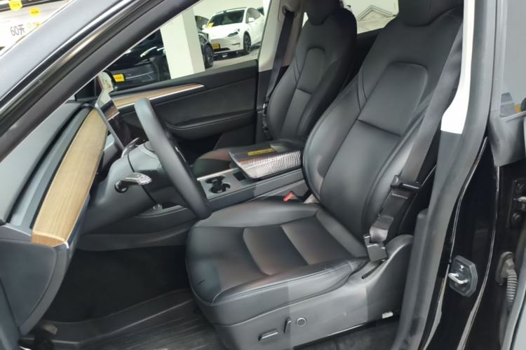 Used Tesla Model Y 2022 Long-Range All-Wheel-Drive Version Left Front Seat