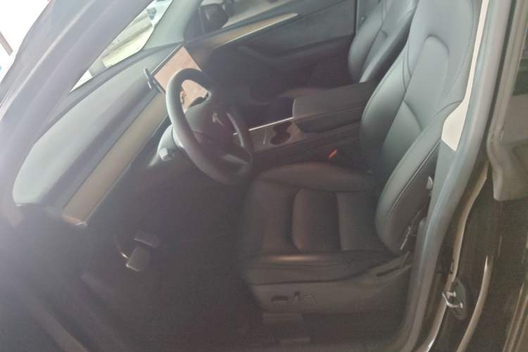 Used Tesla Model Y 2022 Long-Range All-Wheel-Drive Version Left Front Seat