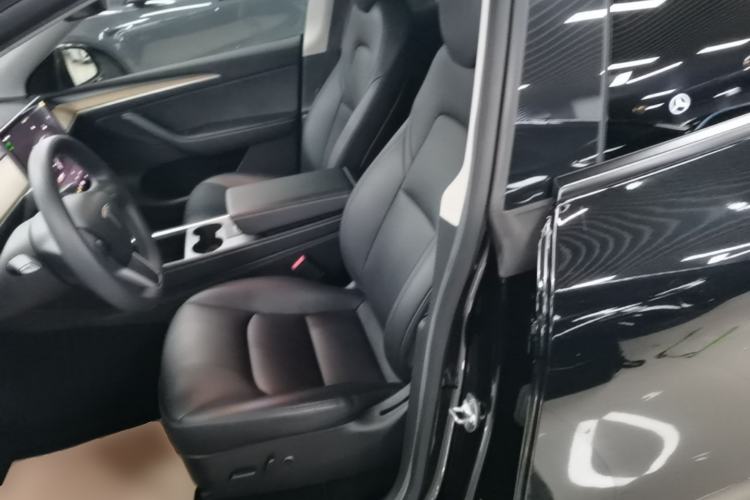 Used Tesla Model Y 2022 Rear-Wheel-Drive Version Left Front Seat