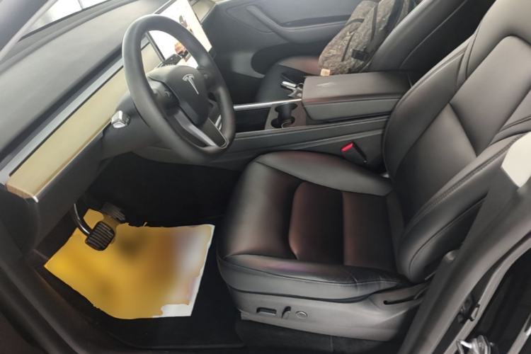 Used Tesla Model Y 2022 Rear-Wheel-Drive Version Left Front Seat