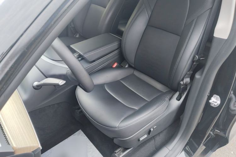 Used Tesla Model Y 2022 Rear-Wheel-Drive Version Left Front Seat