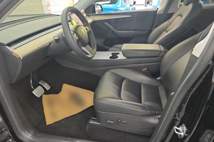 Used Tesla Model Y 2022 Rear-Wheel-Drive Version Left Front Seat