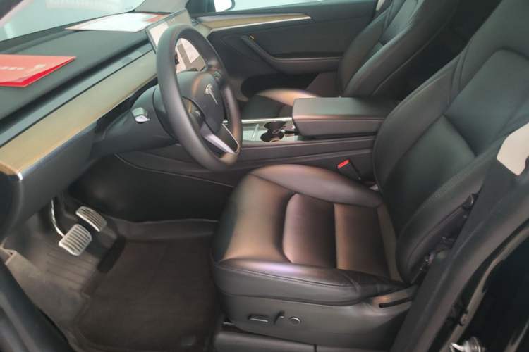 Used Tesla Model Y 2022 Rear-Wheel-Drive Version Left Front Seat