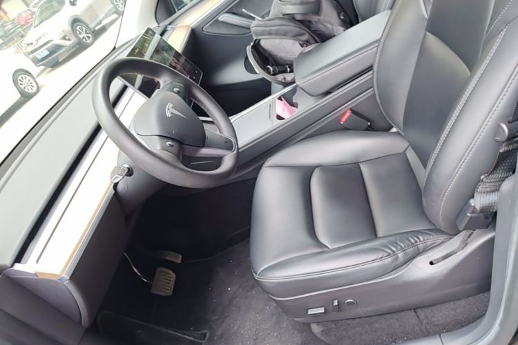Used Tesla Model Y 2022 Rear-Wheel-Drive Version Left Front Seat