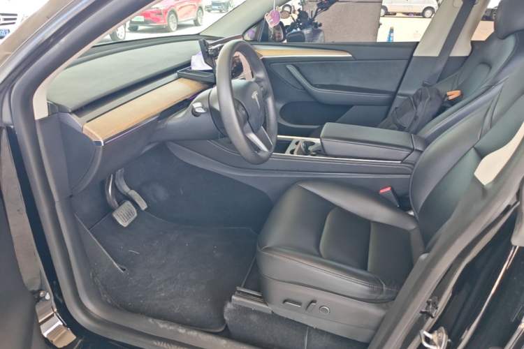 Used Tesla Model Y 2022 Rear-Wheel-Drive Version Left Front Seat