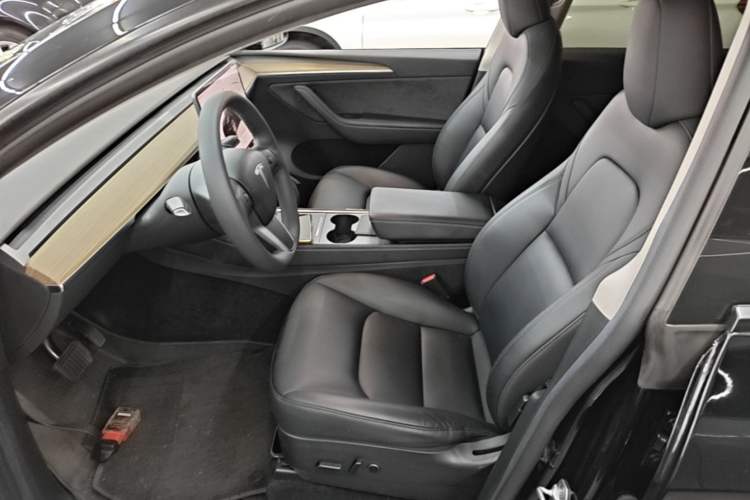 Used Tesla Model Y 2022 Rear-Wheel-Drive Version Left Front Seat
