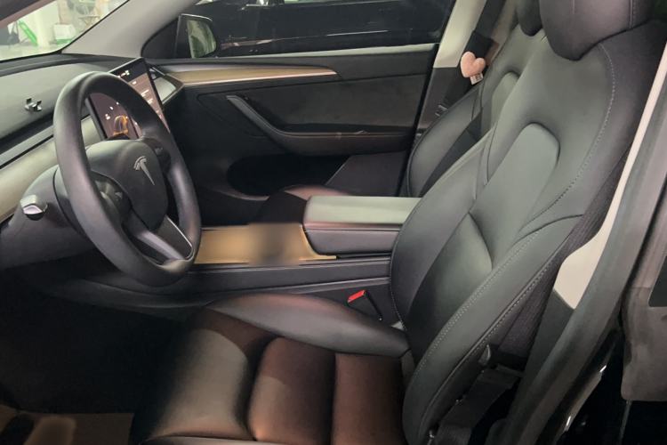 Used Tesla Model Y 2022 Long-Range All-Wheel-Drive Version Left Front Seat