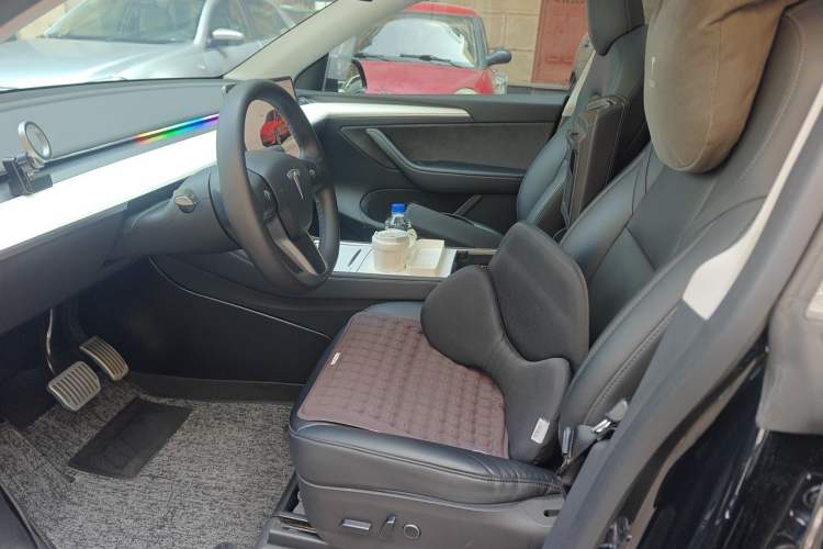 Used Tesla Model Y 2022 Long-Range All-Wheel-Drive Version Left Front Seat