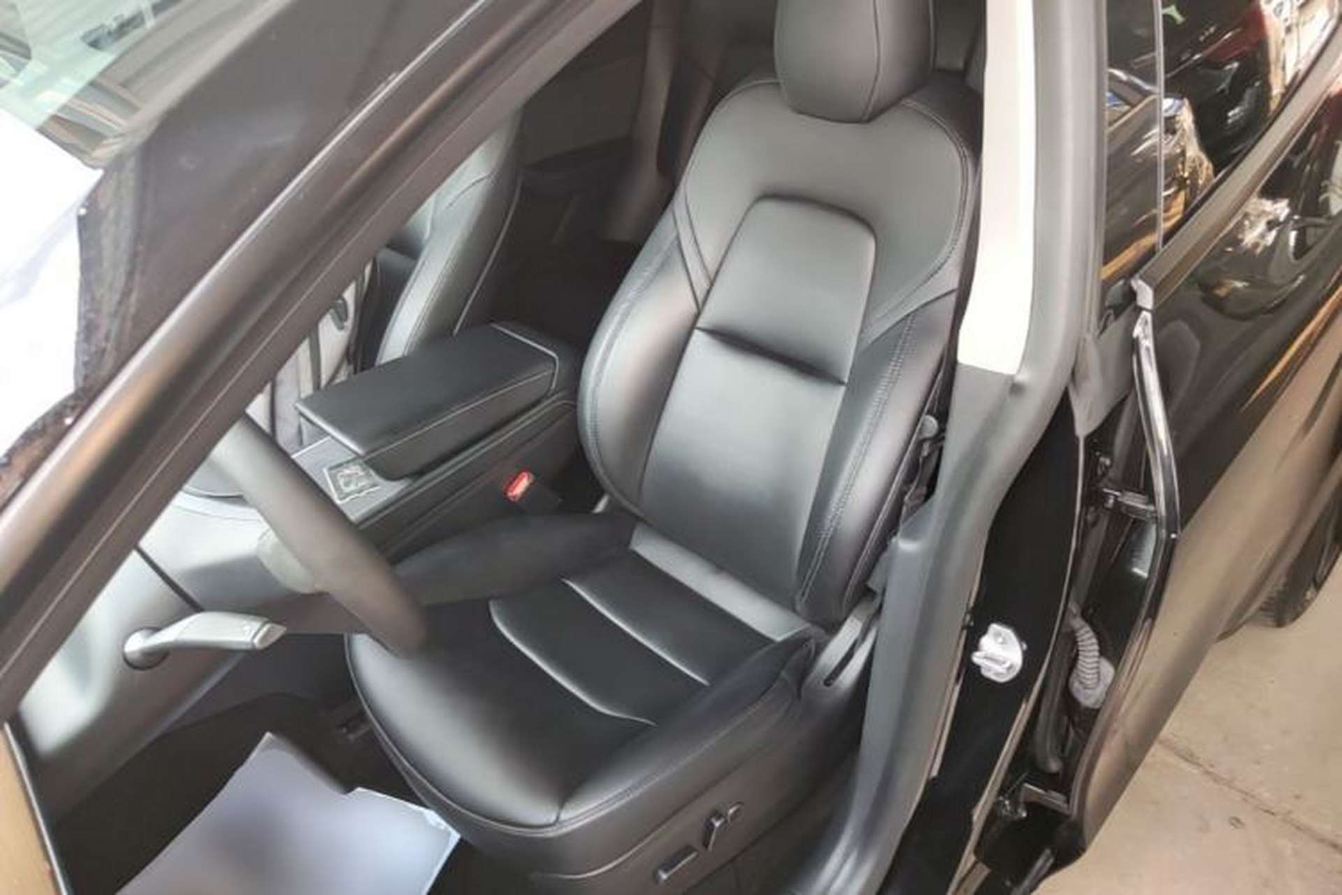 Used Tesla Model Y 2022 Long-Range All-Wheel-Drive Version Left Front Seat